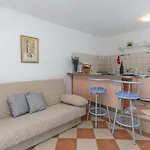 2 Bedroom Front In Ferienhaus Crikvenica
