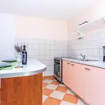 2 Bedroom Front In *