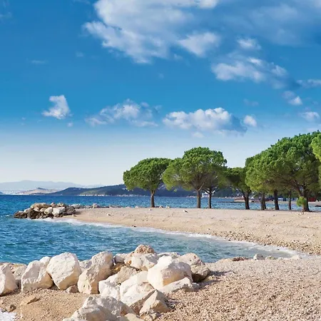 2 Bedroom Front In Crikvenica