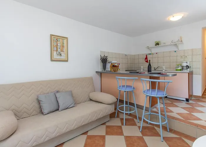 2 Bedroom Amazing In Casa vacanze Crikvenica