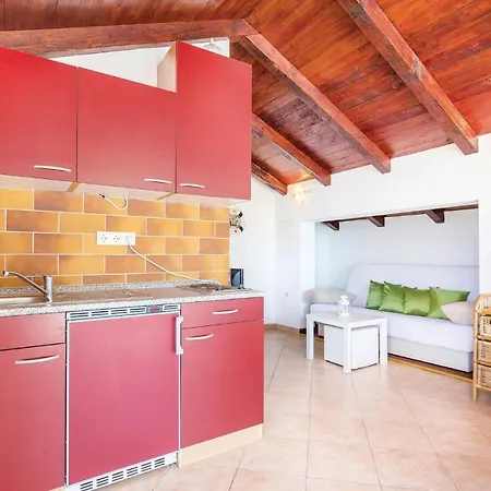 Сasa de vacaciones 2 Bedroom Front In Crikvenica