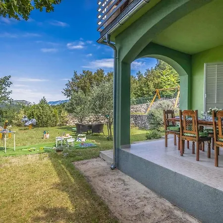 2 Bedroom Front In *