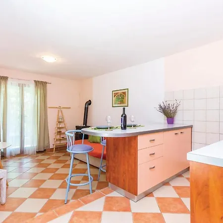 2 Bedroom Front In Crikvenica