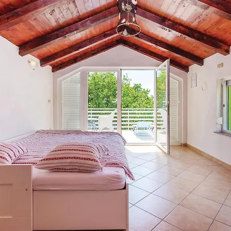 2 Bedroom Front In *