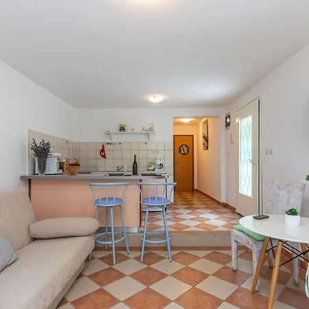 2 Bedroom Front In Сasa de vacaciones Crikvenica