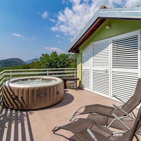 2 Bedroom Front In *