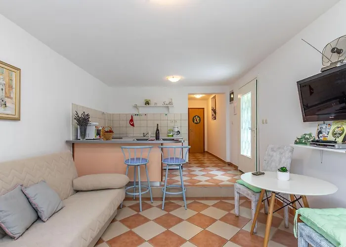 2 Bedroom Amazing In Dom wakacyjny Crikvenica