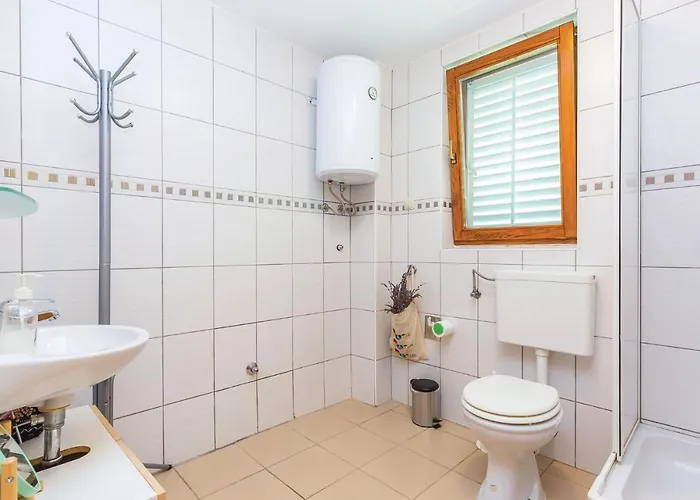 2 Bedroom Amazing In Dom wakacyjny Crikvenica